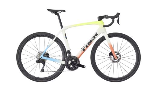 TREK silniční kolo Domane SL 6 Gen 4 Era White/Glowstick/Coral Fade